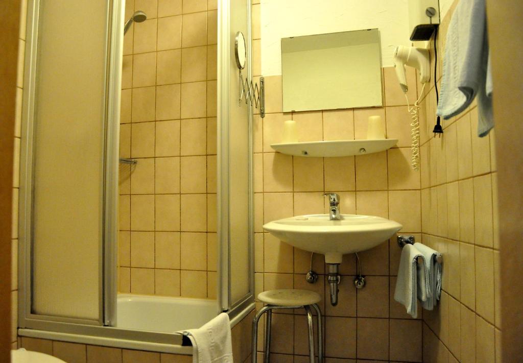 Hotel Rheinstein Ruedesheim am Rhein Room photo